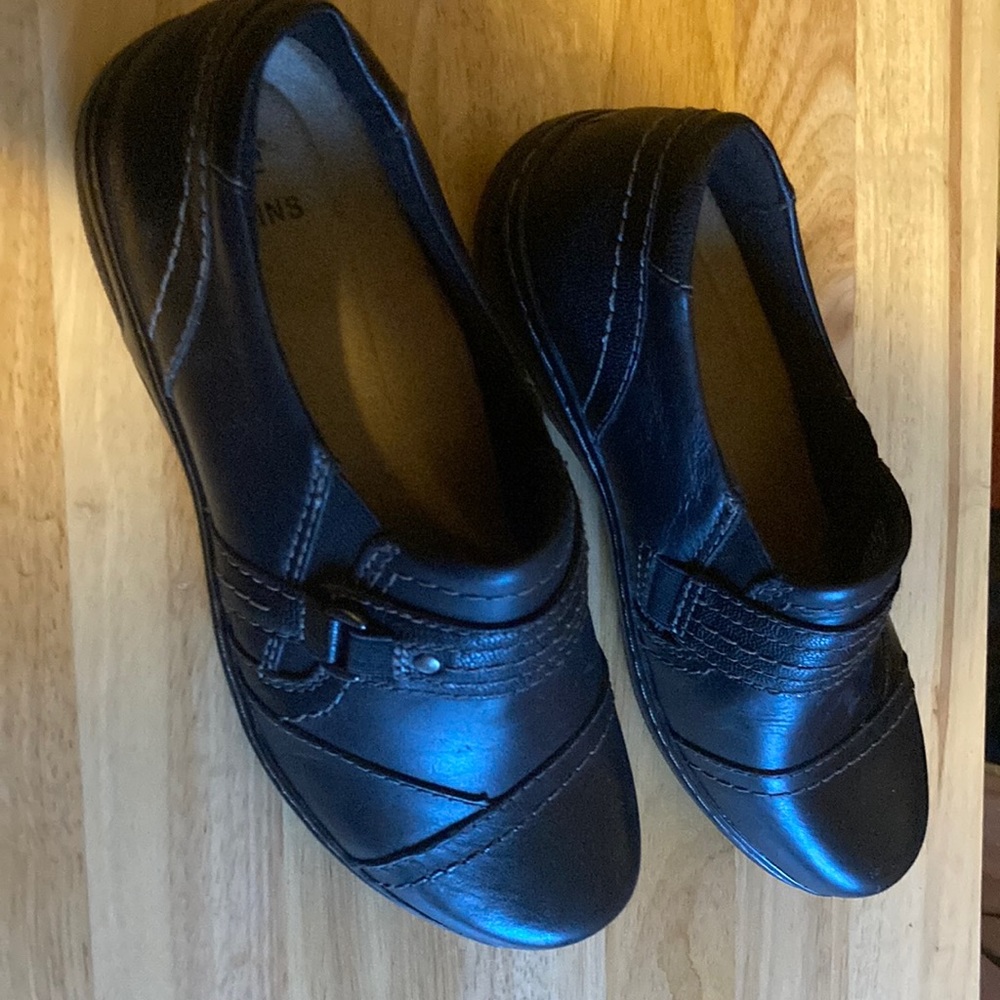 Leather Earth Origins shoes.  New without tags.  Size 6.